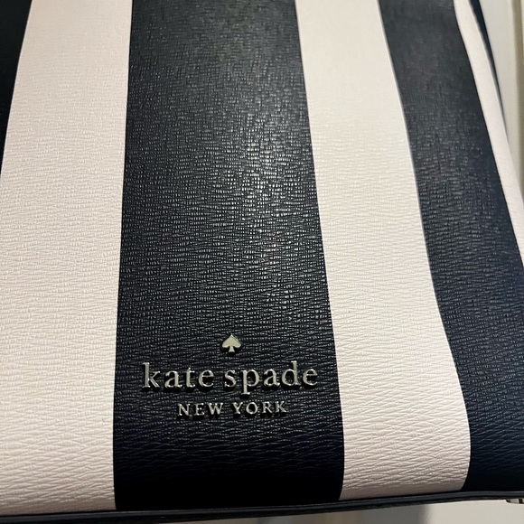 NWOT Spade ♠️ bucket bag striped navy blue and white - Picture 7 of 16